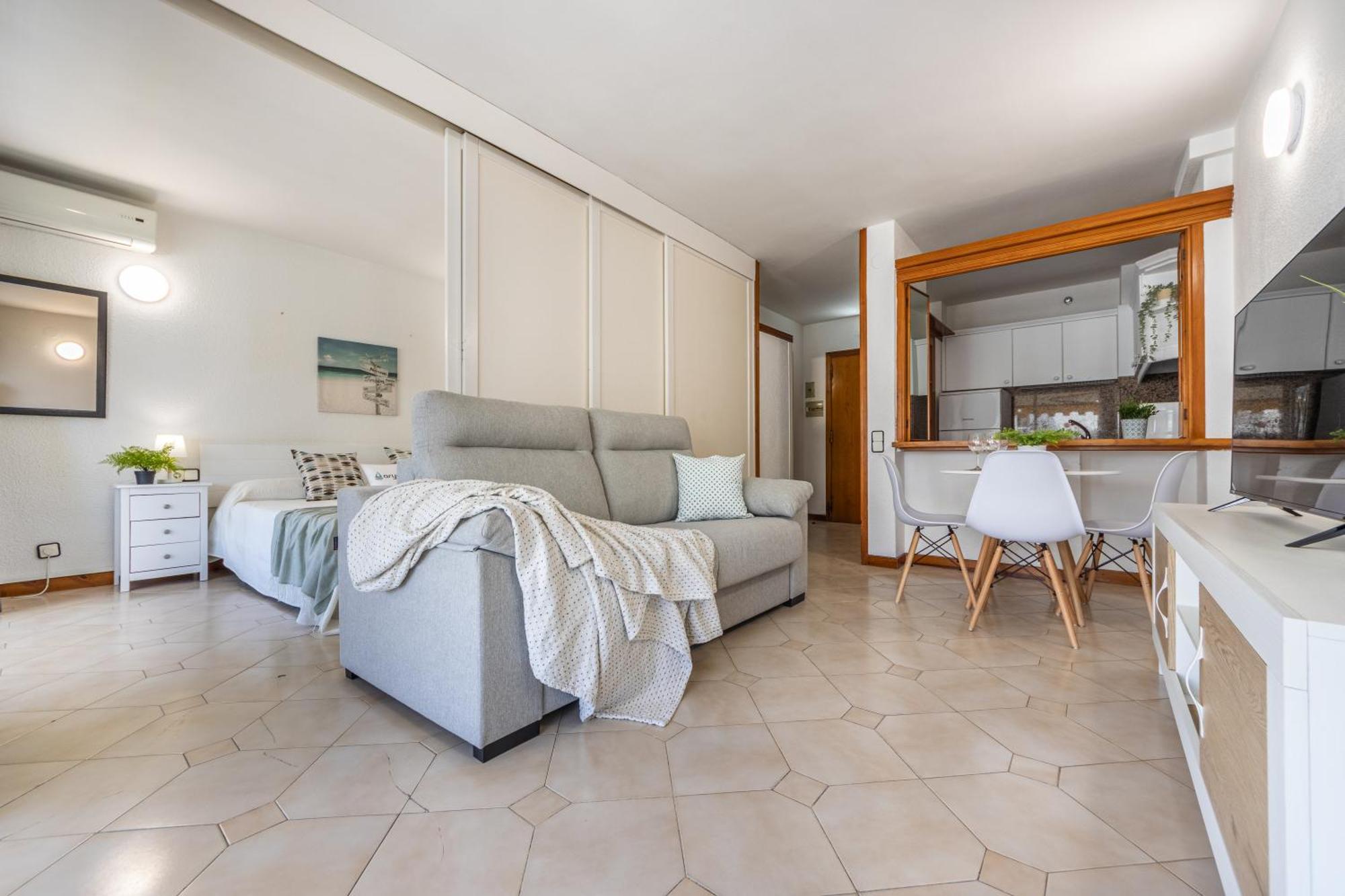 Novelty I Arysal 2 Apartment ซาลอว์ ภายนอก รูปภาพ