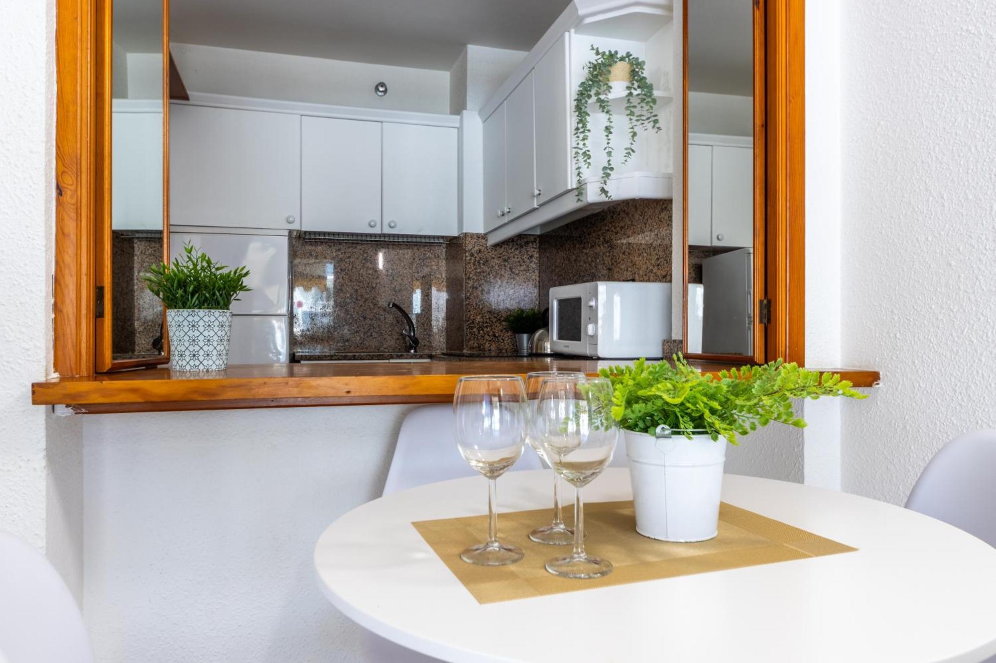 Novelty I Arysal 2 Apartment ซาลอว์ ภายนอก รูปภาพ